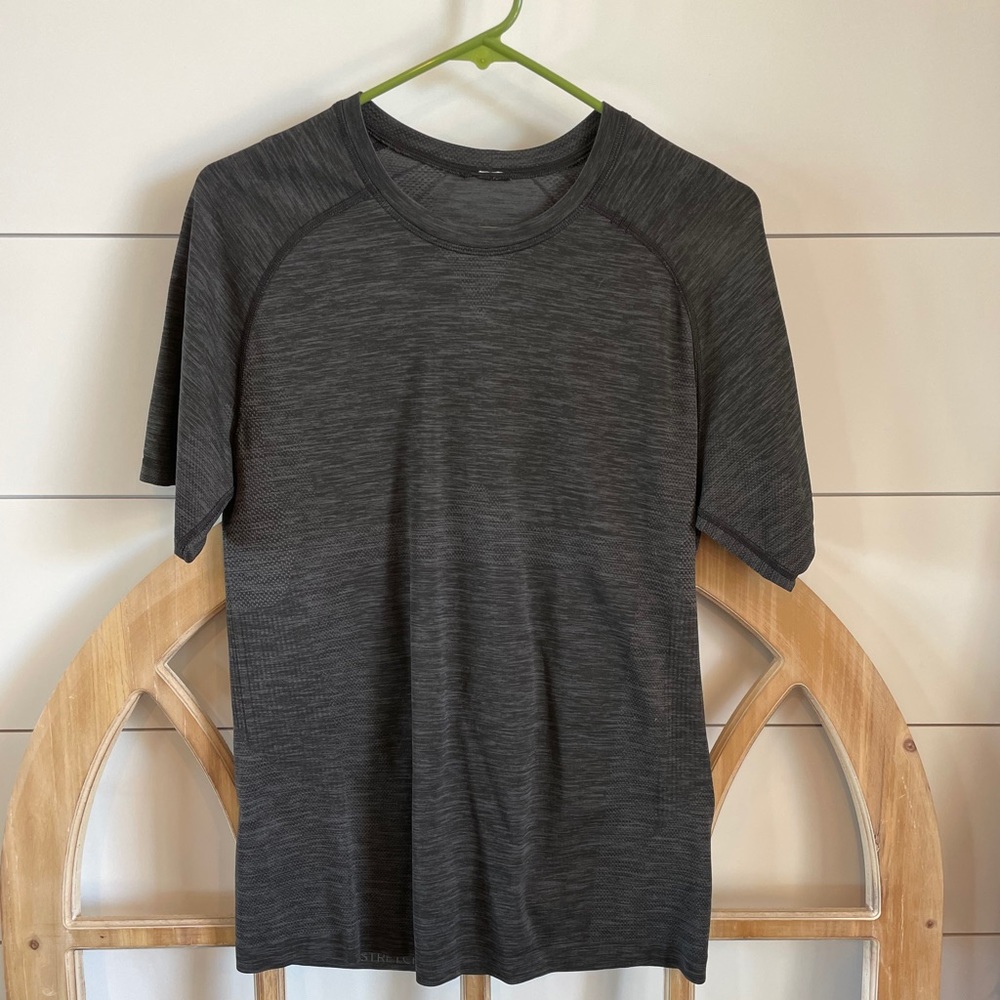 Men’s Lululemon Metal vent tech 2.0 small.